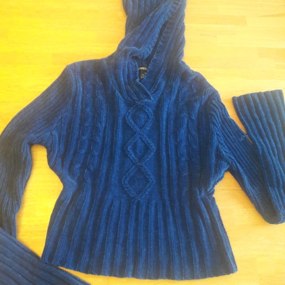 Halter Sweaters - Picture 5 of 13